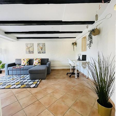 Aday - Central Charming Apartment With Terrace 올보르 외부 사진